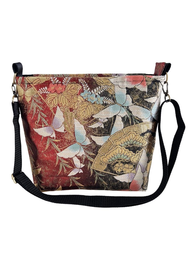 帯リメイクバッグ　赤と金に舞う扇と蝶のショルダーバッグ　正絹・一点物・和モダン