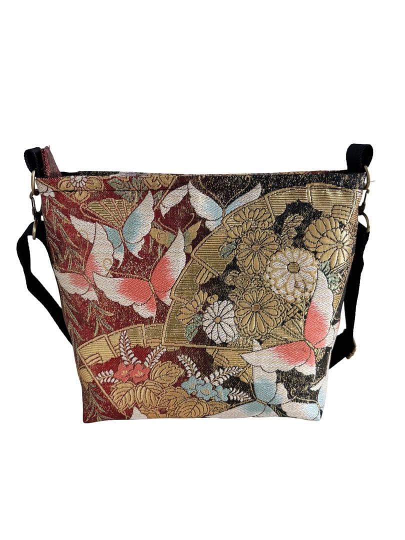 帯リメイクバッグ　赤と金に舞う扇と蝶のショルダーバッグ　正絹・一点物・和モダン
