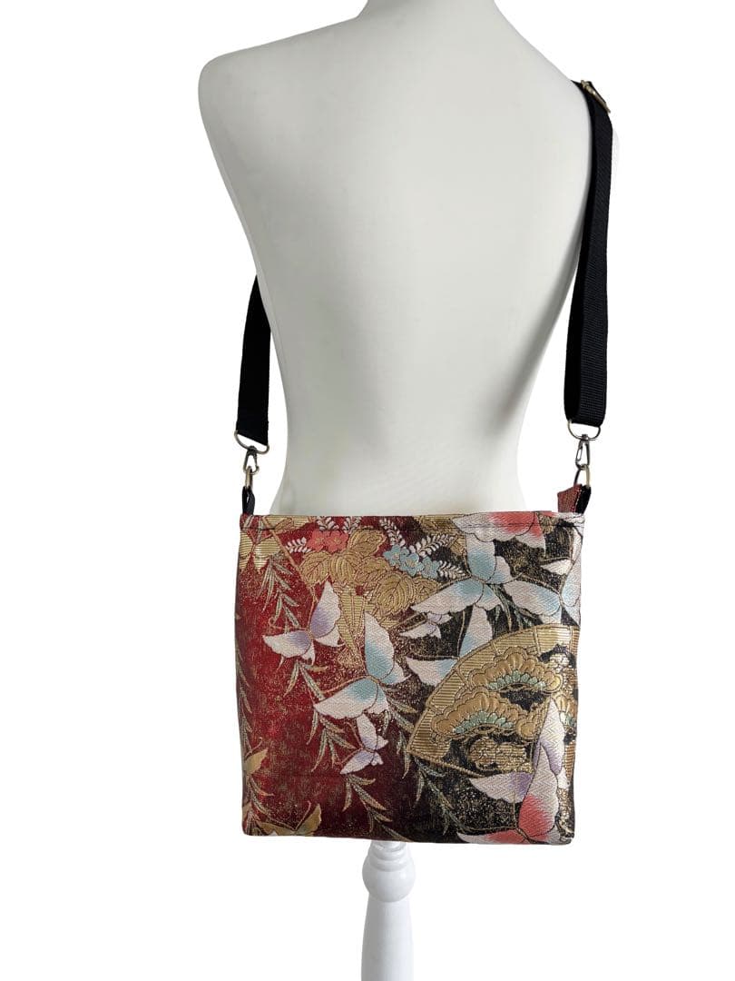 帯リメイクバッグ　赤と金に舞う扇と蝶のショルダーバッグ　正絹・一点物・和モダン