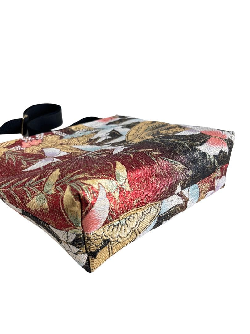 帯リメイクバッグ　赤と金に舞う扇と蝶のショルダーバッグ　正絹・一点物・和モダン