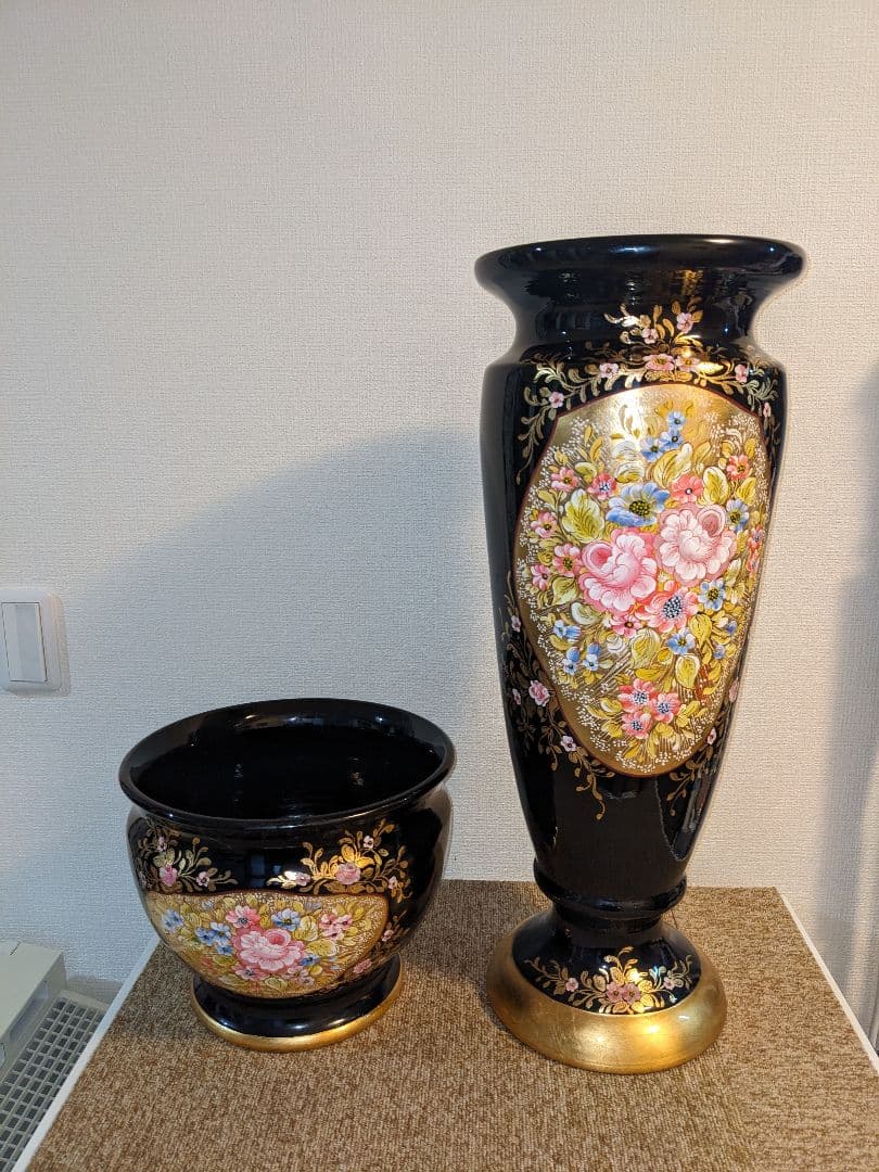 ヴァッレドーロパッチ台座付花瓶　陶器製