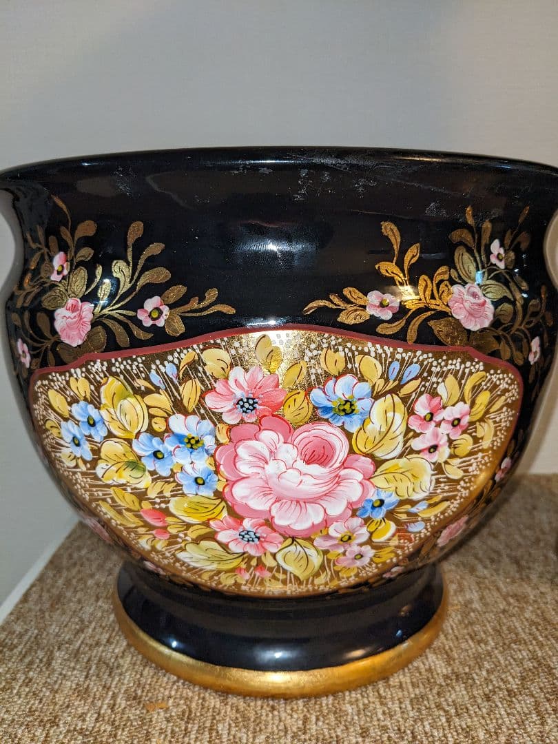 ヴァッレドーロパッチ台座付花瓶　陶器製