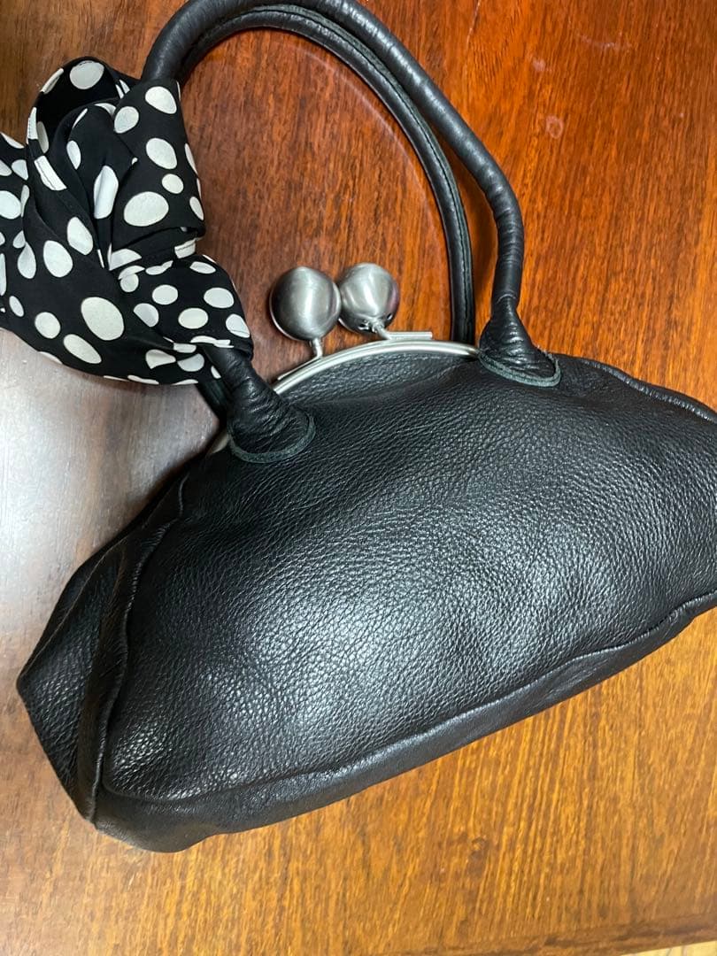 クレッシェント　CRESCENT HITOMI AZUHATA 牛革がま口バッグ