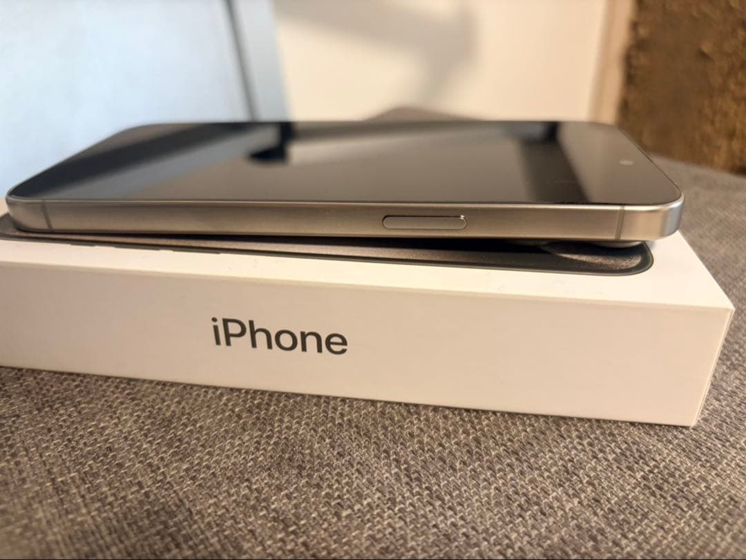 iPhone 15 pro max 256GB SIMフリー　望遠レンズ傷あり