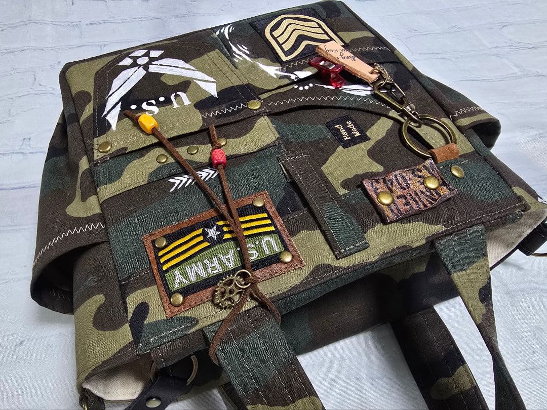 デニムリメイク トートバッグ 迷彩上部ファスナー 底板 ストラップ付き