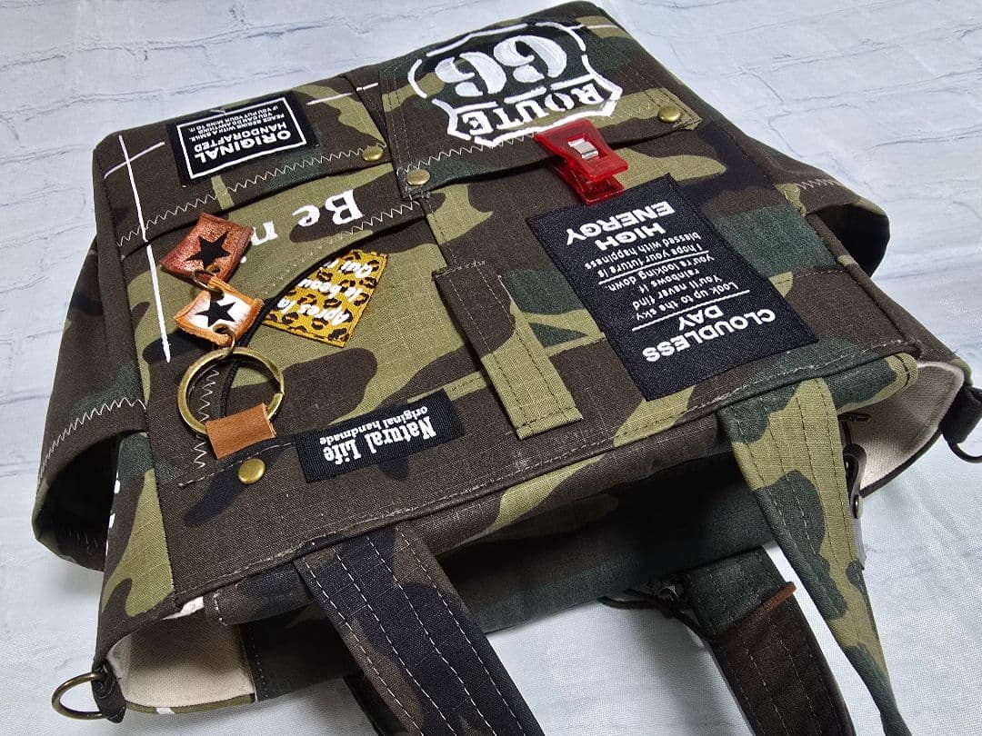 デニムリメイク トートバッグ 迷彩上部ファスナー 底板 ストラップ付き