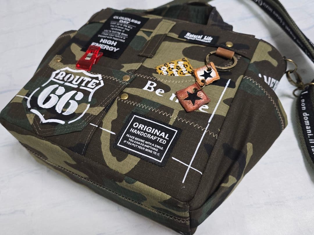 デニムリメイク トートバッグ 迷彩上部ファスナー 底板 ストラップ付き