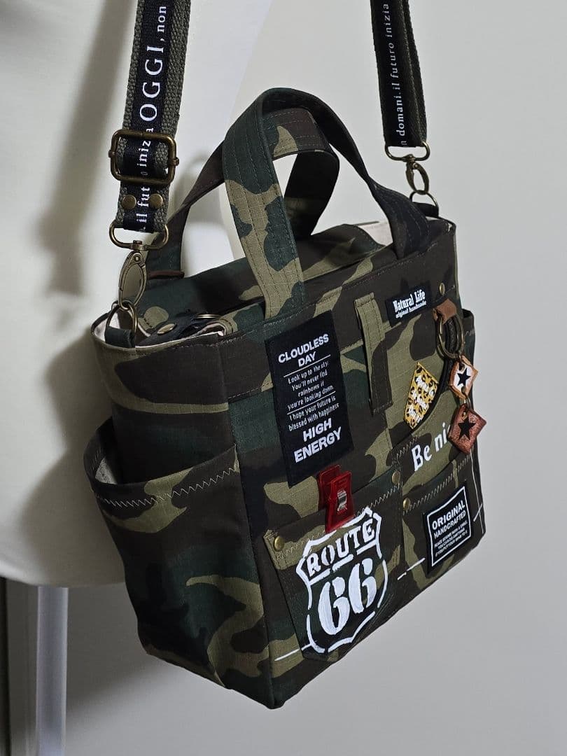 デニムリメイク トートバッグ 迷彩上部ファスナー 底板 ストラップ付き