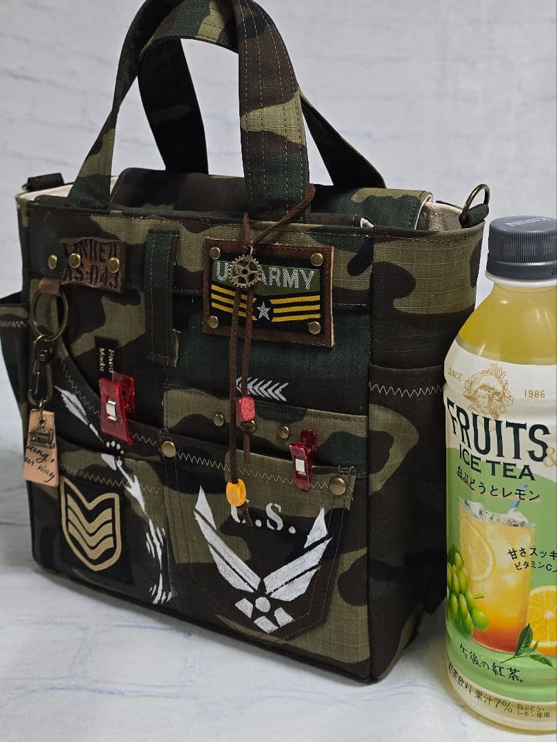 デニムリメイク トートバッグ 迷彩上部ファスナー 底板 ストラップ付き