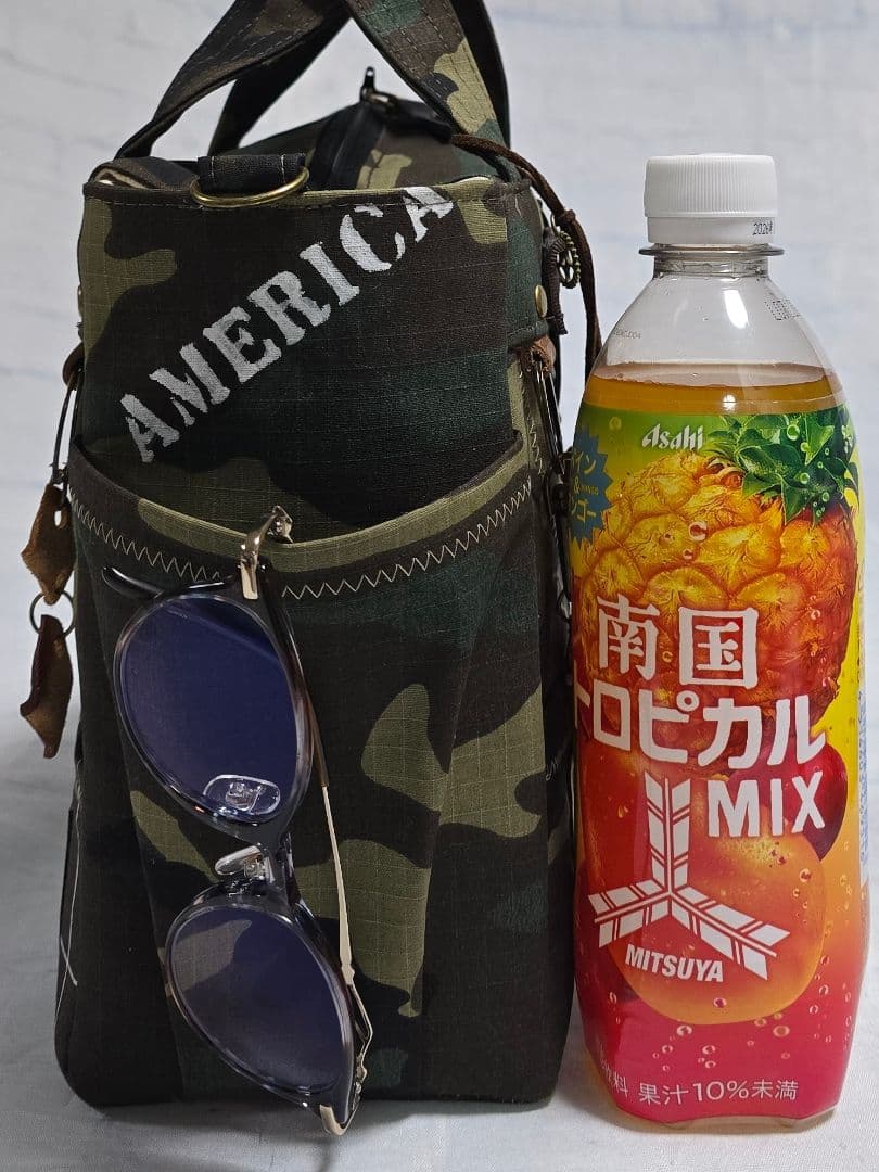 デニムリメイク トートバッグ 迷彩上部ファスナー 底板 ストラップ付き