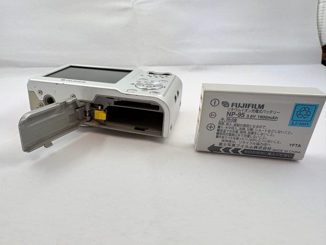 富士フイルム　FinePie F30　デジタルカメラ　デジカメ　箱付き