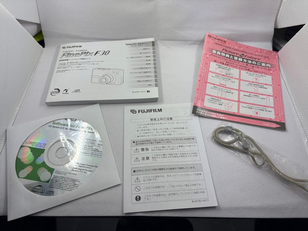 富士フイルム　FinePie F30　デジタルカメラ　デジカメ　箱付き