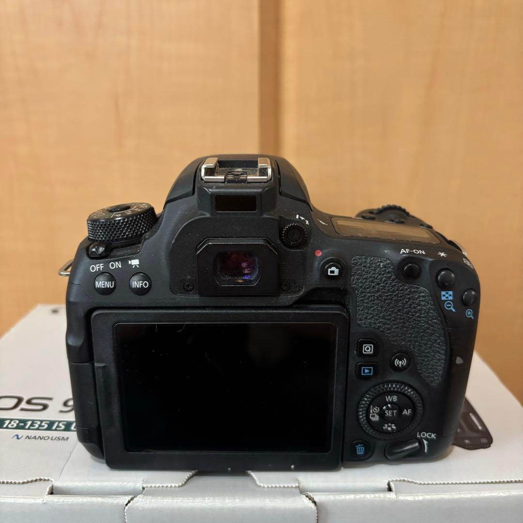 EOS 9000d 18-135 レンズキット　フルセット