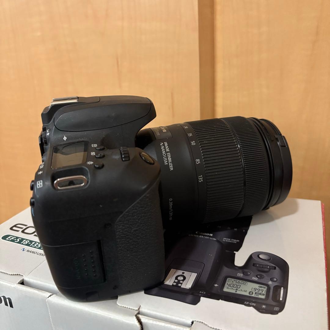 EOS 9000d 18-135 レンズキット　フルセット