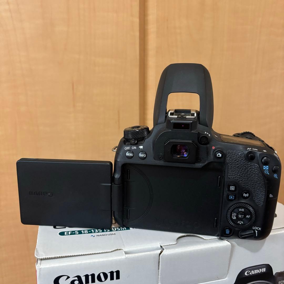 EOS 9000d 18-135 レンズキット　フルセット