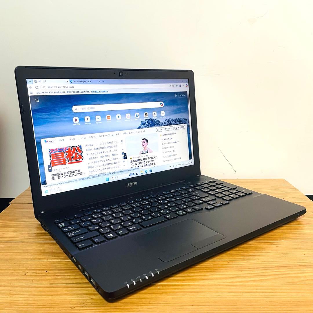 富士通ノートパソコン大容量750ギガ　カメラWin11オフィスDVD