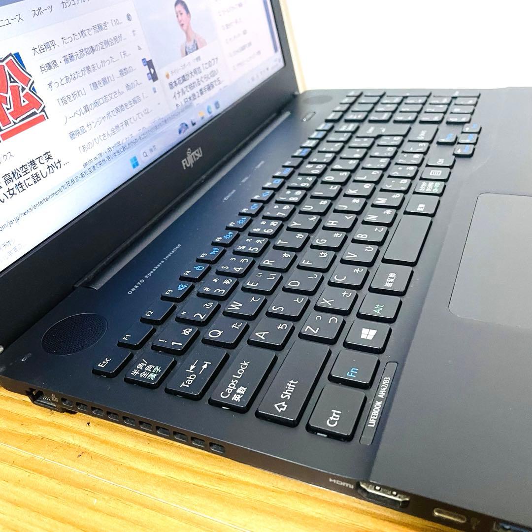 富士通ノートパソコン大容量750ギガ　カメラWin11オフィスDVD