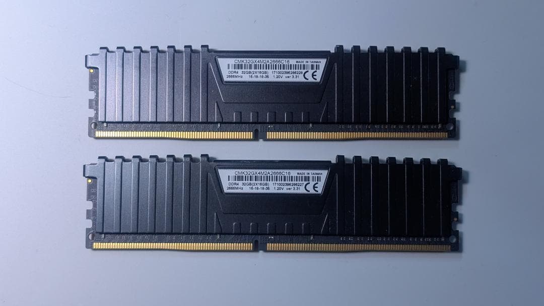 Corsair Vengeance LPX DDR4 32GB（16GB×2）