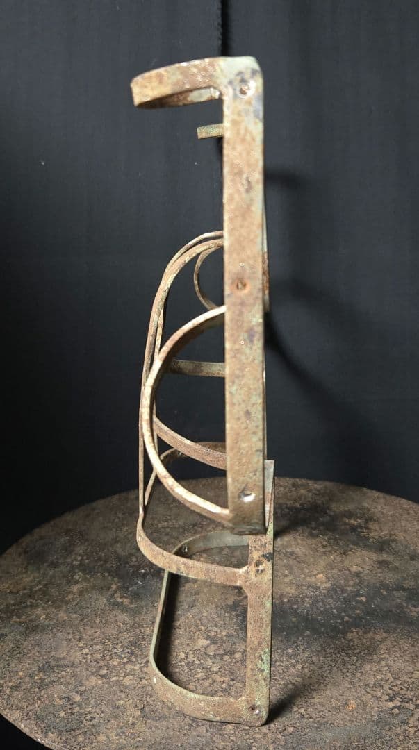 鉄さびの味わいが美しい何かの型？のオブジェ　プロテクターみたいな　骨董市古物