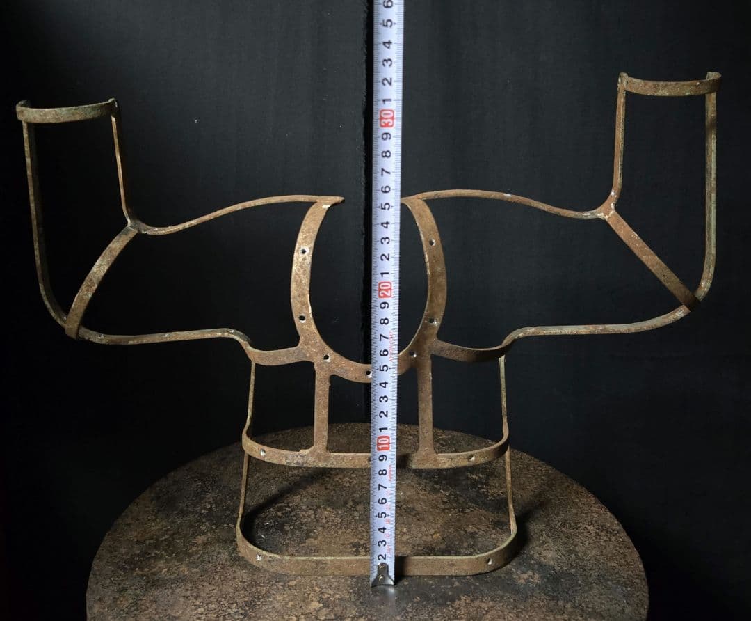 鉄さびの味わいが美しい何かの型？のオブジェ　プロテクターみたいな　骨董市古物