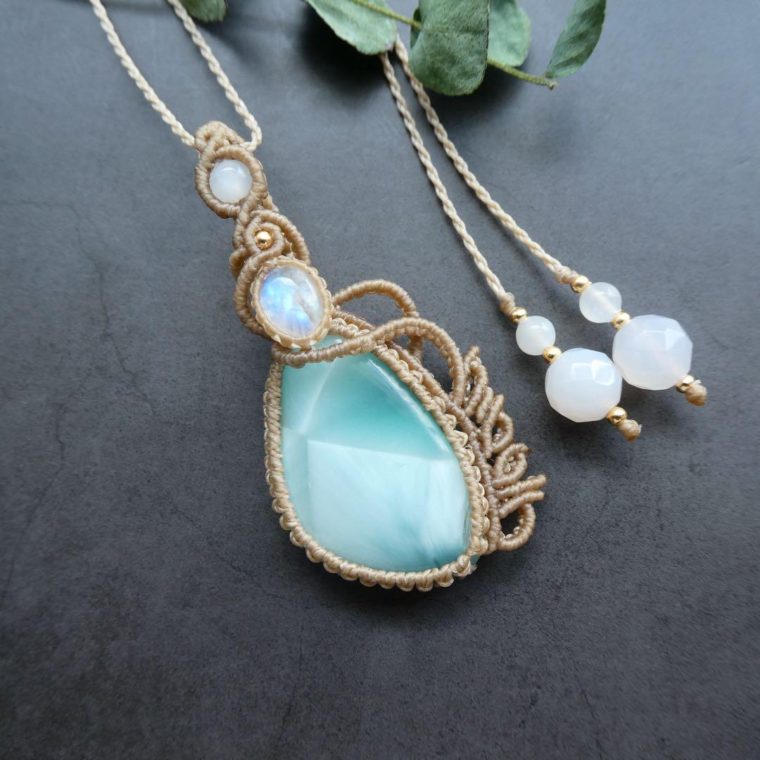 ヘミモルファイトとムーンストーン、のマクラメネックレス