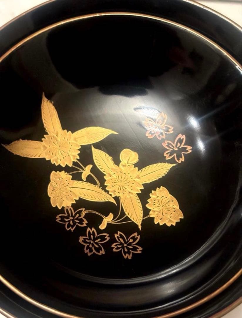 アンティーク金彩と貝の螺鈿模様の蝶々とお花が芸術的で絢爛豪華な木製輪島お椀2客