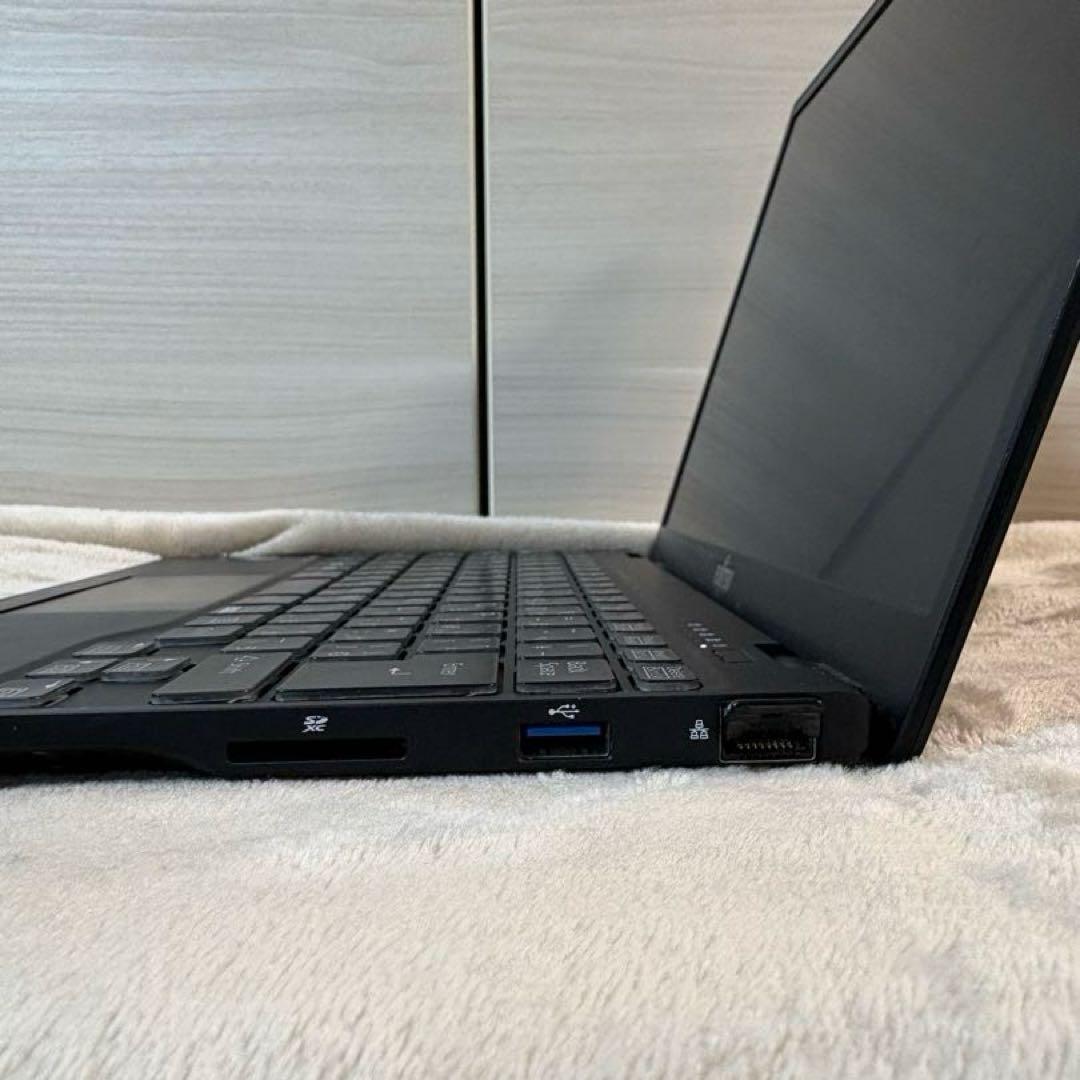 富士通 UH93/F3 Core i7-1165G7/16GB/SSD 1TB