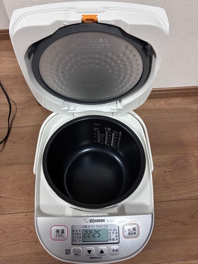 数回使用のみ　美品　象印 炊飯ジャー　2024年製　NL-DB18 黒厚釜