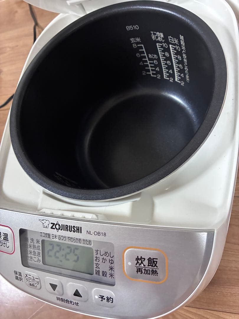 数回使用のみ　美品　象印 炊飯ジャー　2024年製　NL-DB18 黒厚釜