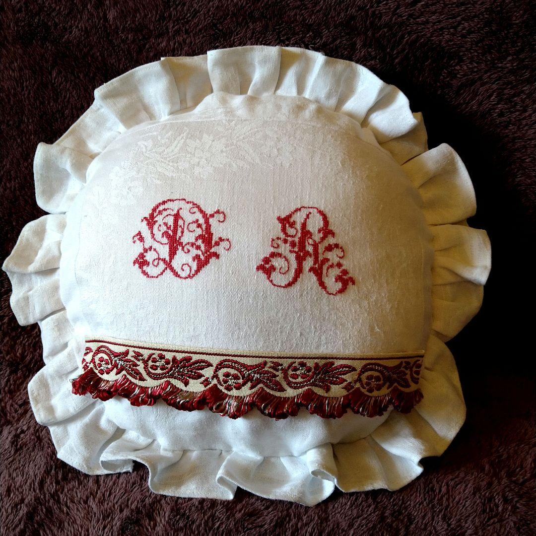 ※限定品※フランスアンティーク　ロゴ手刺繍　ヴィンテージブレード　クッション