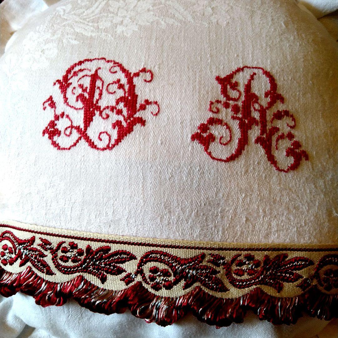 ※限定品※フランスアンティーク　ロゴ手刺繍　ヴィンテージブレード　クッション