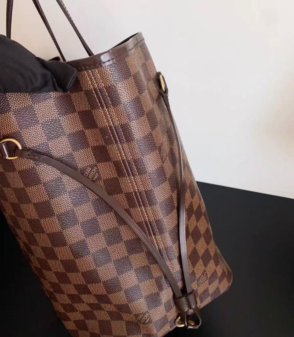 極美品、お手頃価格のチェッカー柄ショッピングバッグ（トートバッグ）