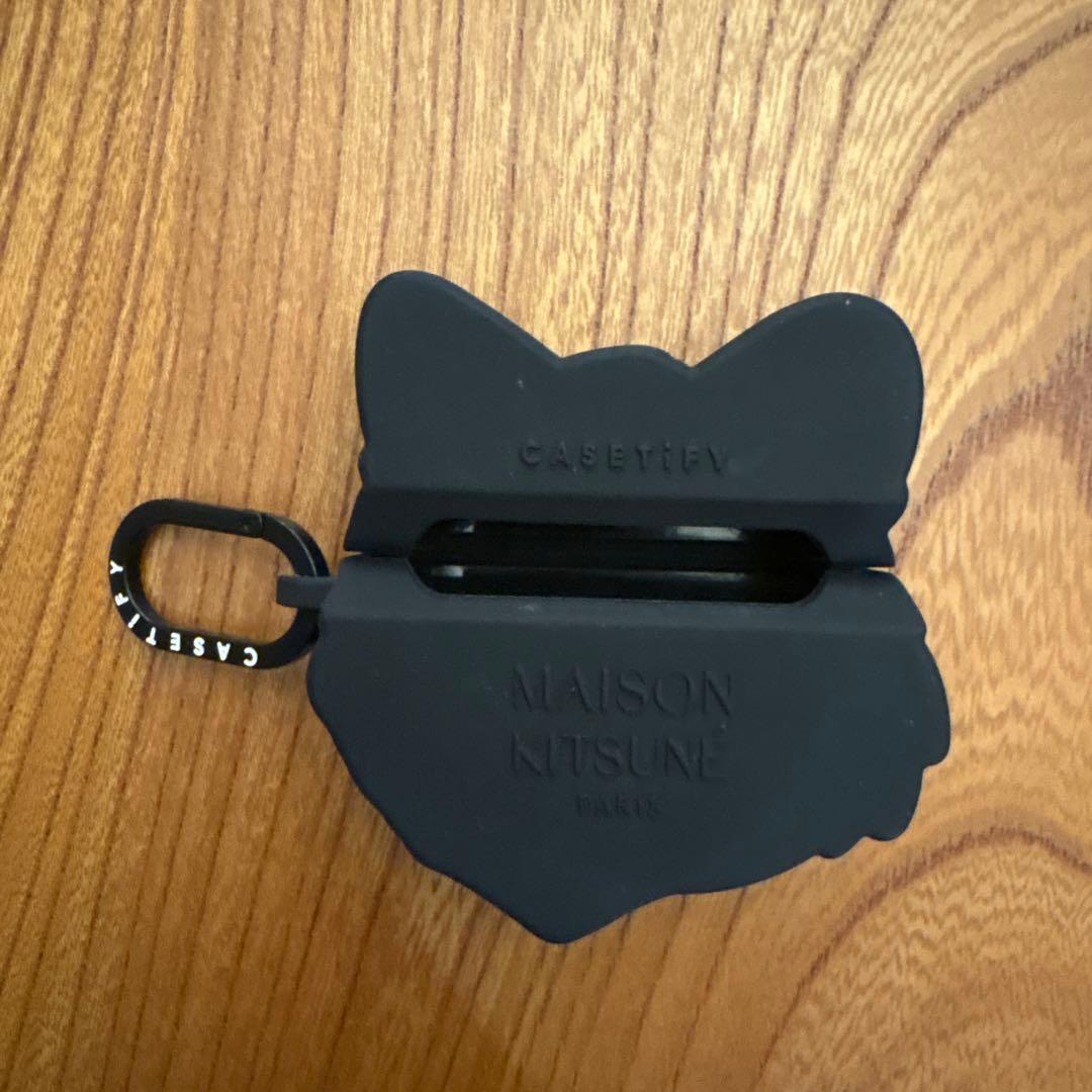 MAISON KITSUNÉ 猫型イヤホンケース ブラック