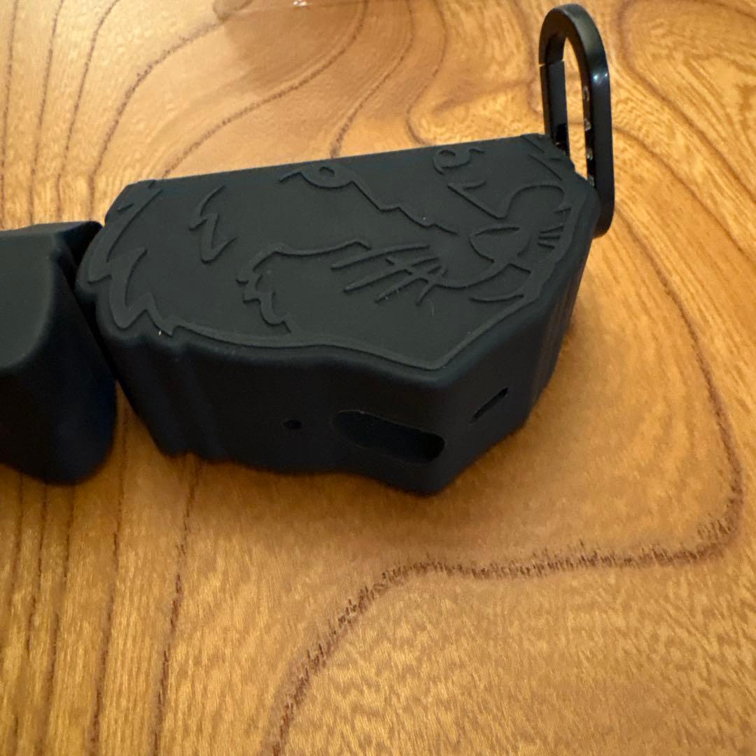 MAISON KITSUNÉ 猫型イヤホンケース ブラック