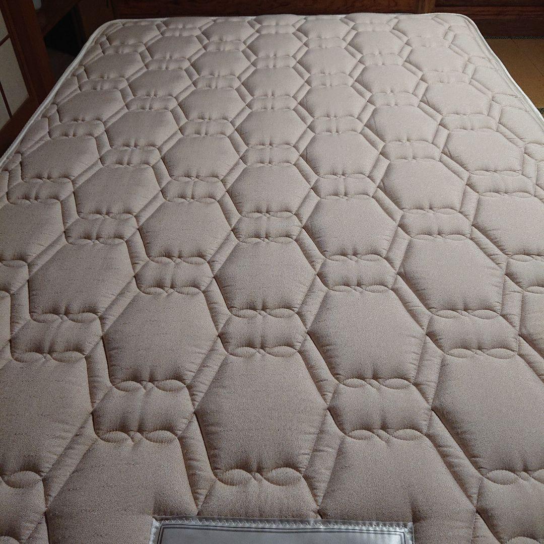 シモンズのセミダブル ビューティーレスト マットレス+ ボックススプリング付き