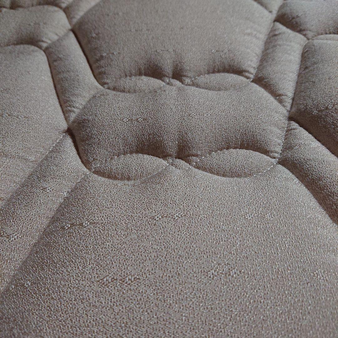 シモンズのセミダブル ビューティーレスト マットレス+ ボックススプリング付き