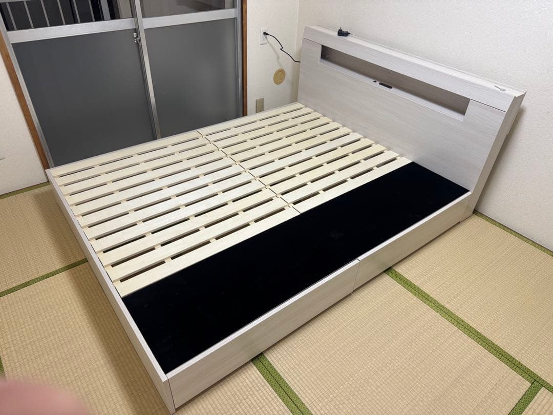 関東圏配送限定　新品　インテリア岩永　ダブルサイズ　ベッドフレーム