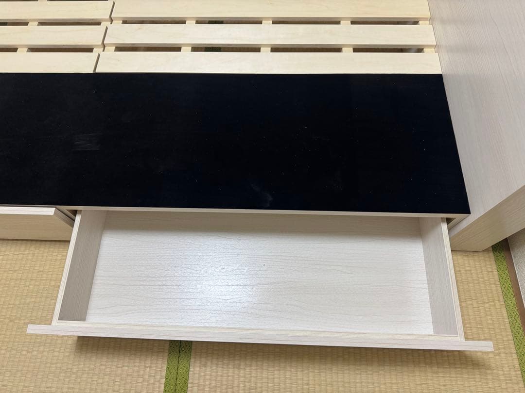 関東圏配送限定　新品　インテリア岩永　ダブルサイズ　ベッドフレーム