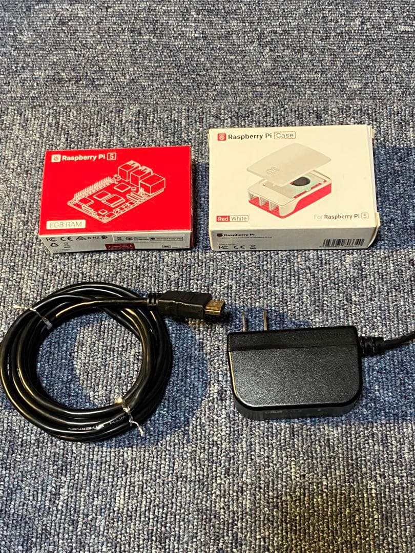 Raspberry Pi 5 8GB（純正ケース・電源アダプタ付き）
