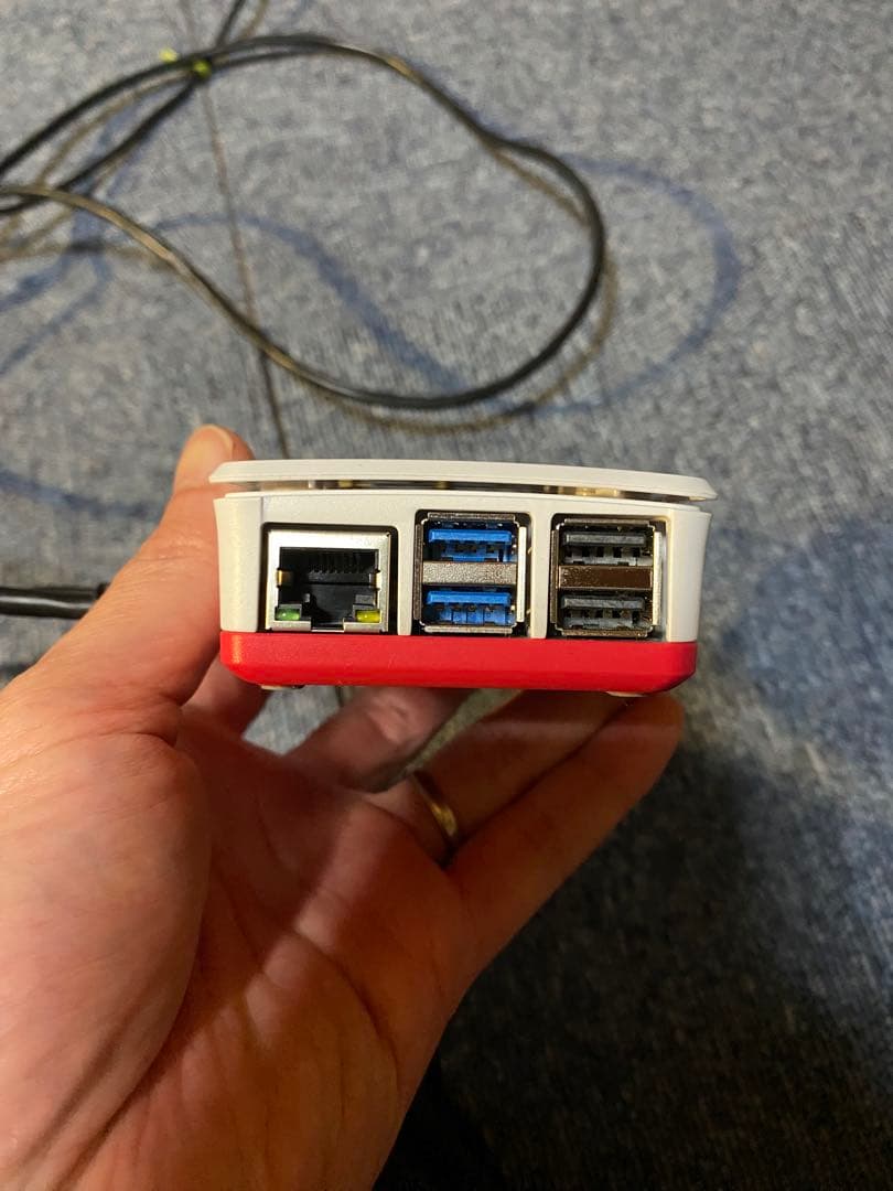 Raspberry Pi 5 8GB（純正ケース・電源アダプタ付き）