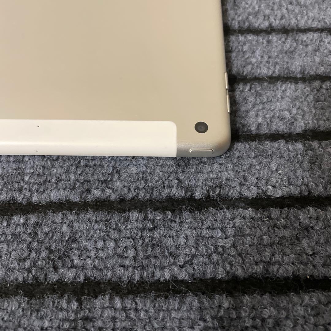 93 iPad 8世代 32GB SIMフリー シルバー