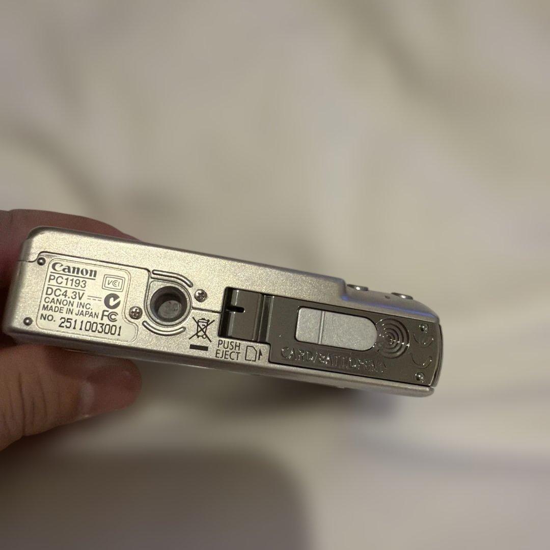 美品　canon&キャノン　ixy70 デジタルカメラ