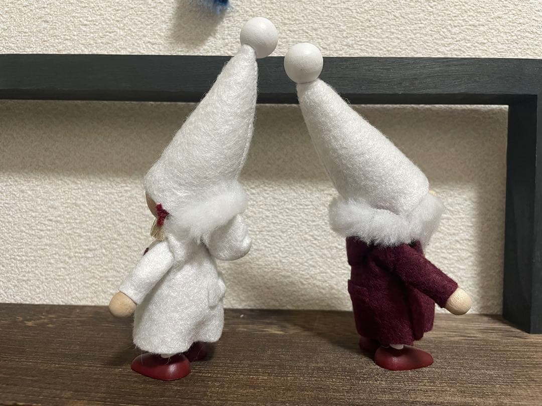 ノルディカニッセ　ダッフルコートを着たサンタと女の子