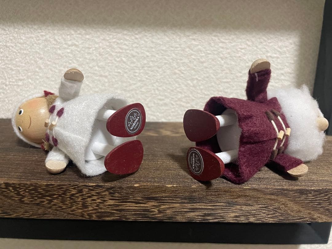 ノルディカニッセ　ダッフルコートを着たサンタと女の子