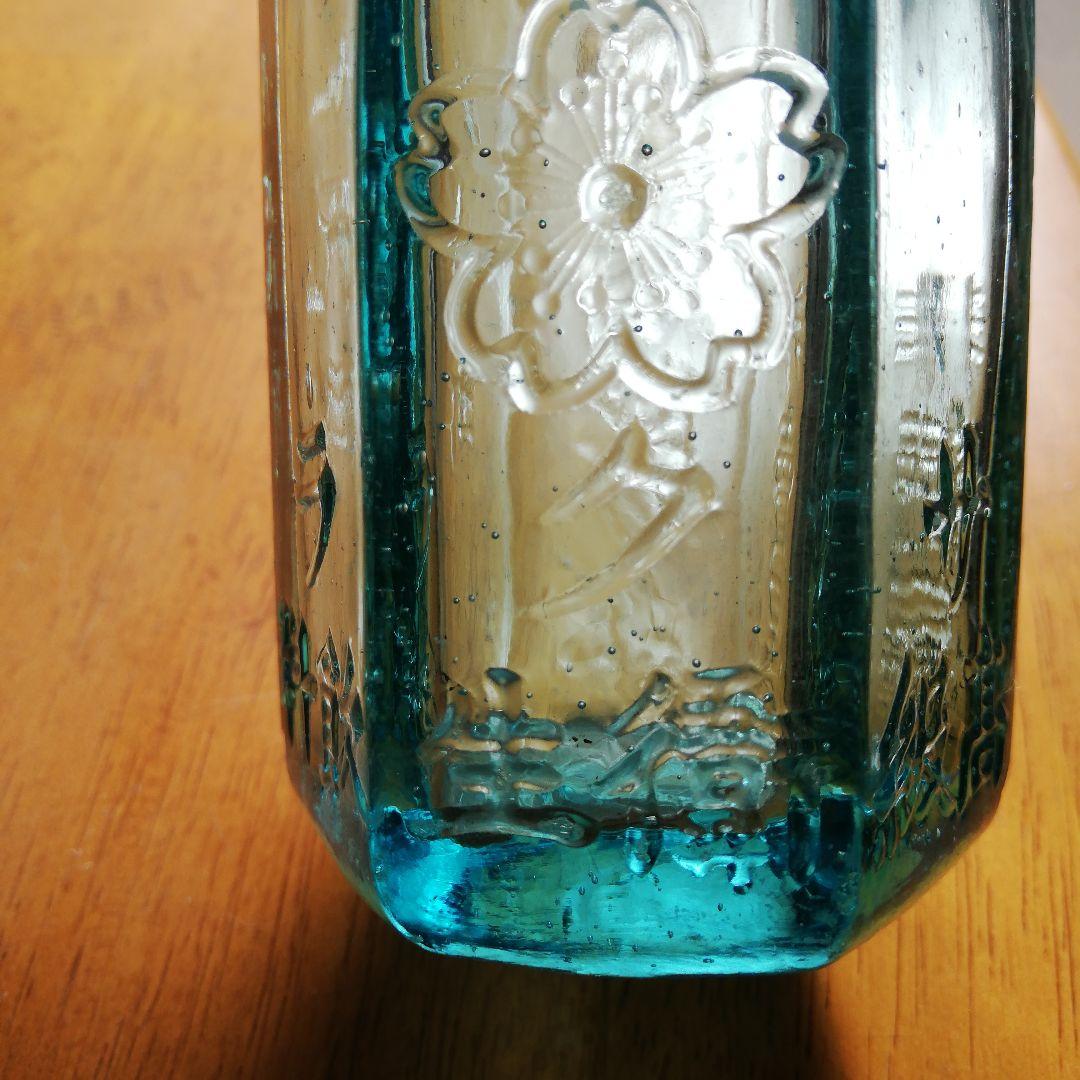 【逸品】戦前エンボスラムネ瓶　花瓶　浮き玉　ガラス瓶　　レトロ瓶　ホーロー看板