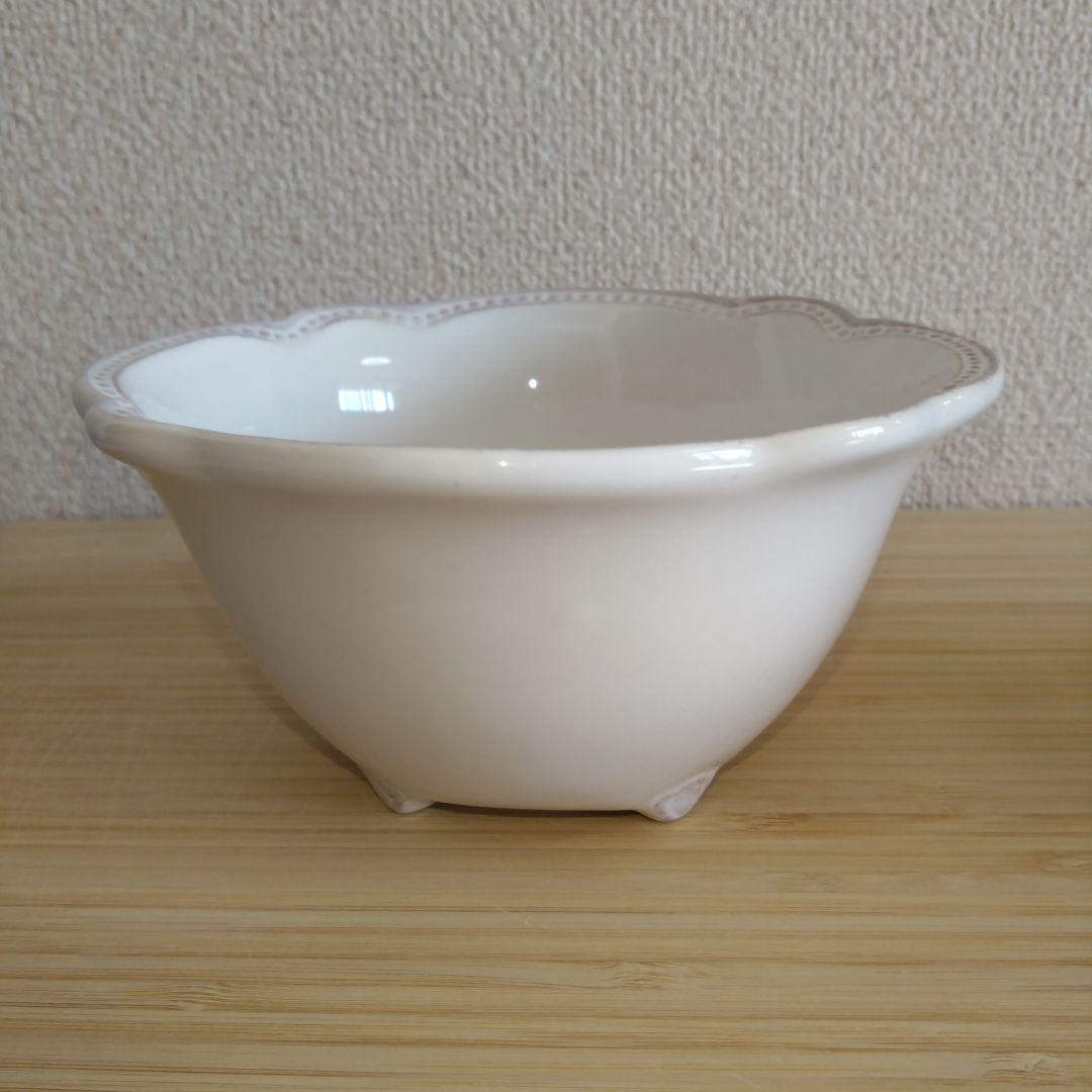 ホワイト陶器スカラップボウル