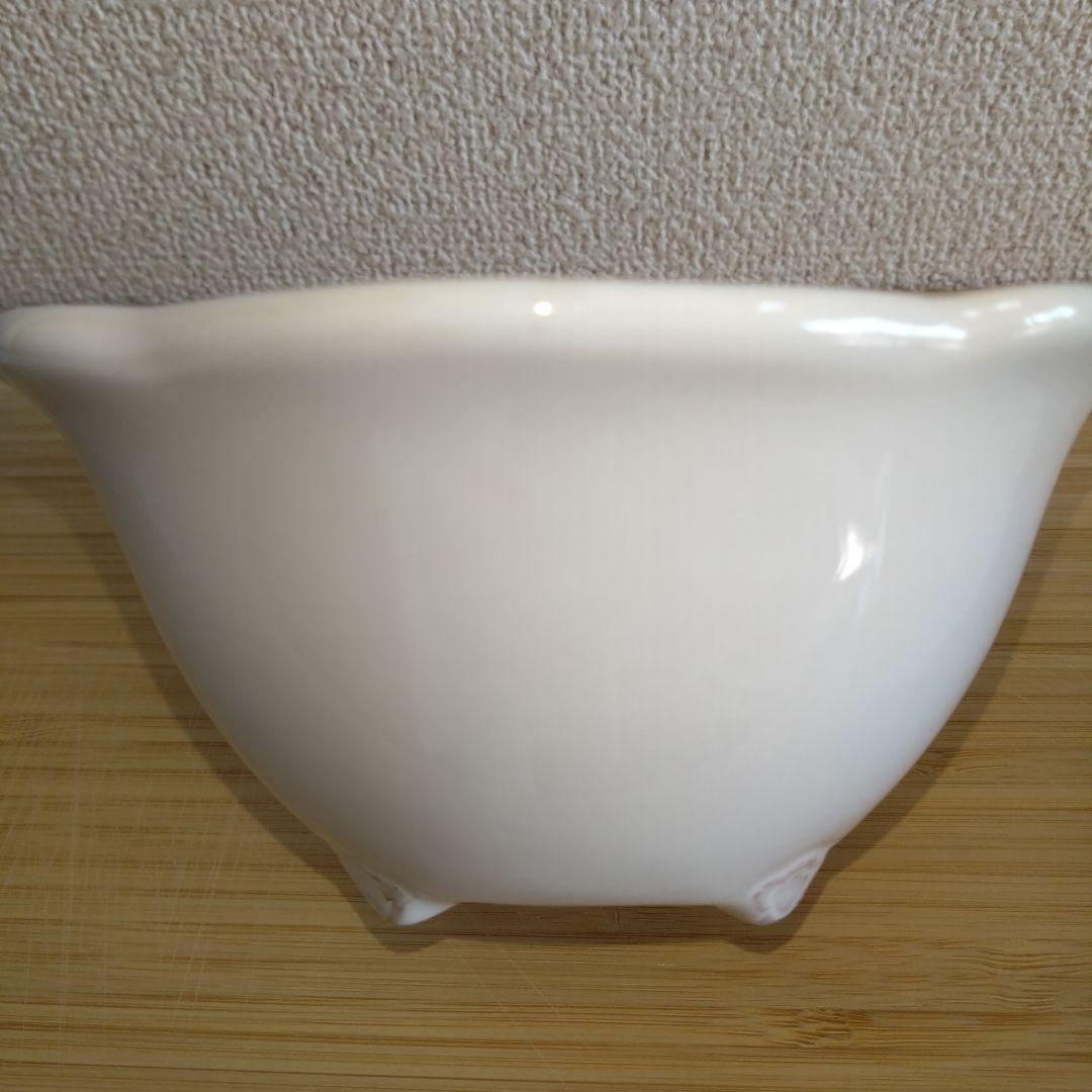 ホワイト陶器スカラップボウル