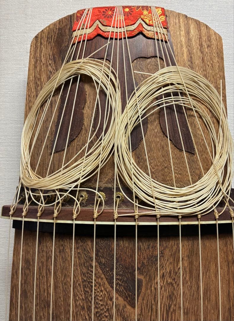 お筝 13弦、並甲、すだれ彫り、本桐製 音色は良い