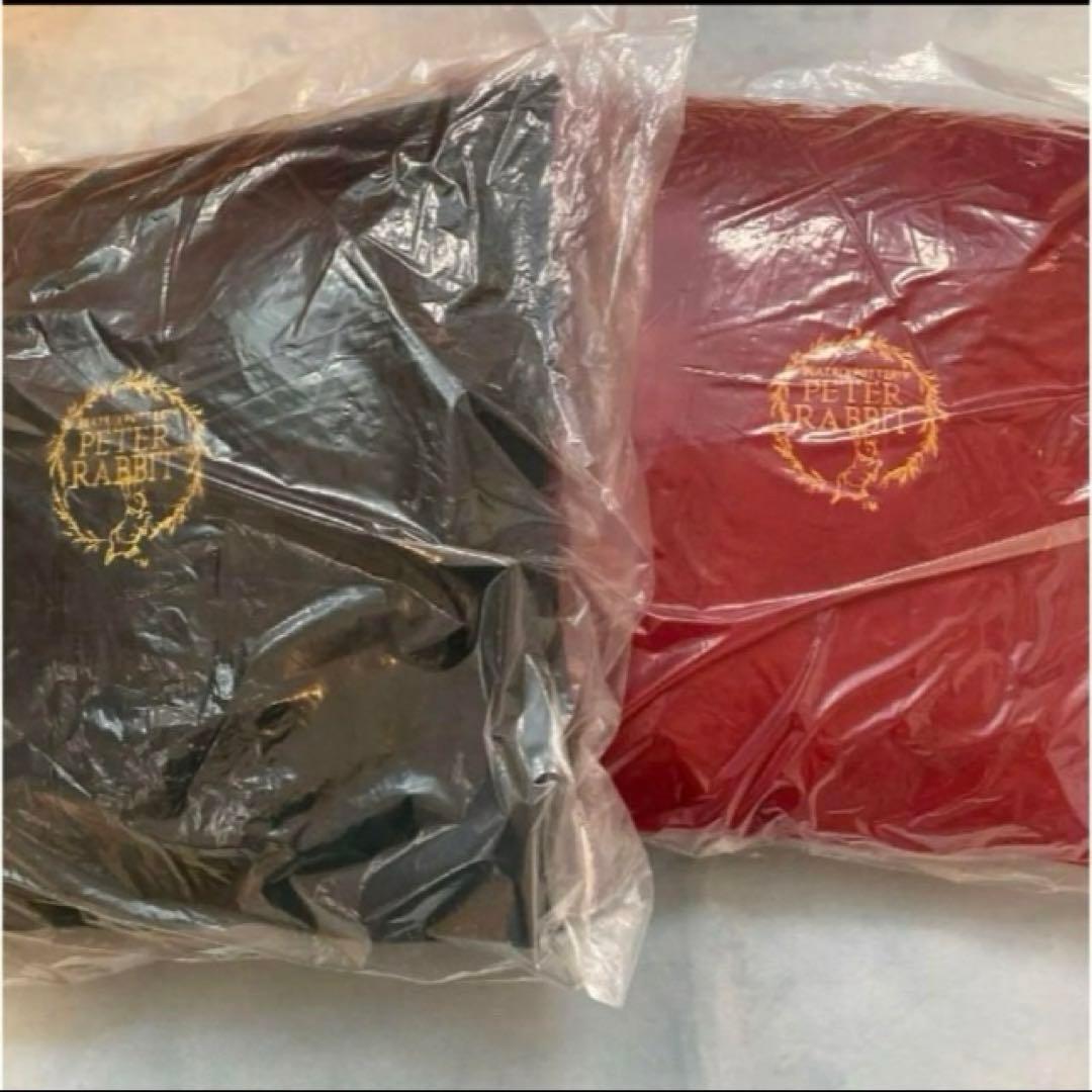 ピーターラビットオリジナルクッション2個&ブランケット兼あったかマント2点