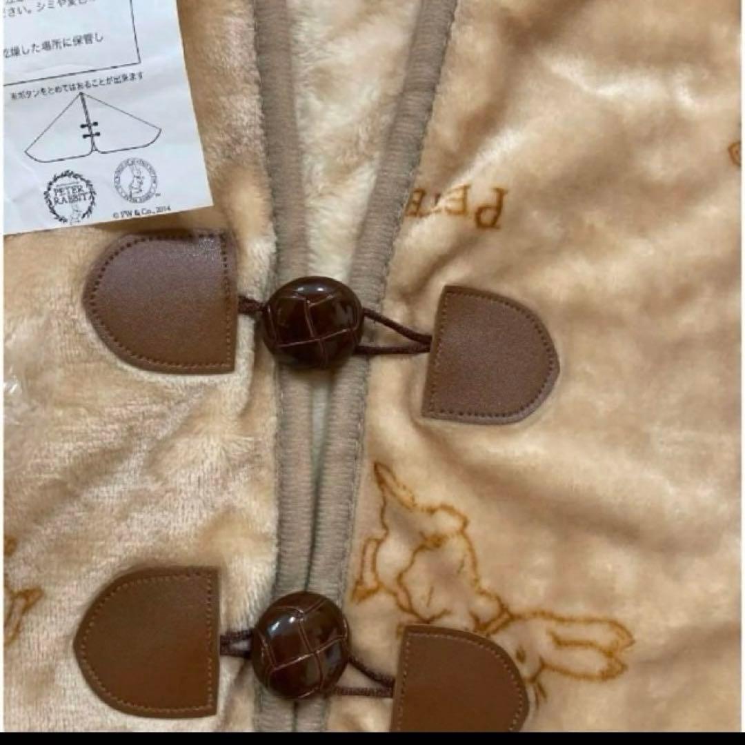 ピーターラビットオリジナルクッション2個&ブランケット兼あったかマント2点